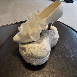 Vintage 1999 JUST THE RIGHT SHOE Cinderella DEVOTED TO YOU MUSIC BOX Miniature
